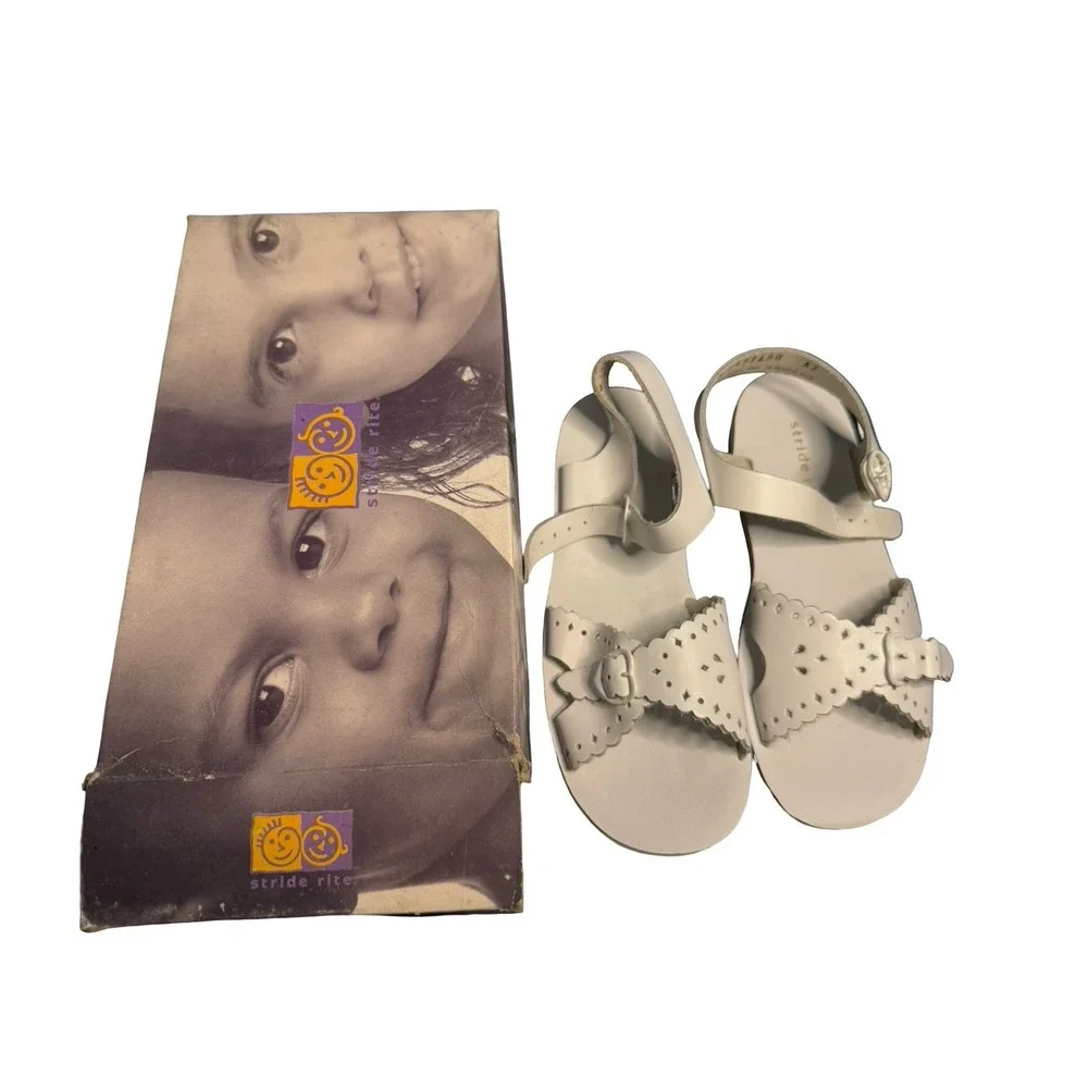 Vintage Stride Rite Sandals White Leather Scallop edges girls size‎ 2.5 M NEW